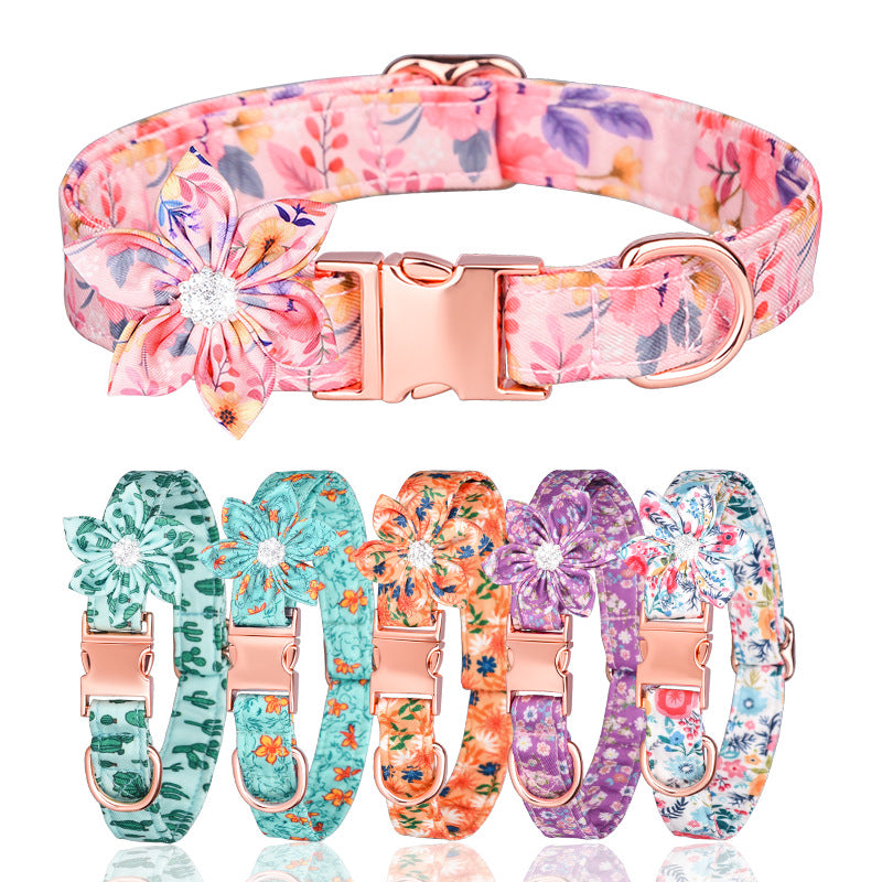 Collar para mascota con estampado de flores, patrón personalizado con pajarita 