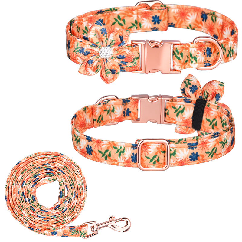 Collar para mascota con estampado de flores, patrón personalizado con pajarita 