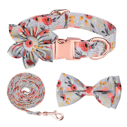 Collar para mascota con estampado de flores, patrón personalizado con pajarita 