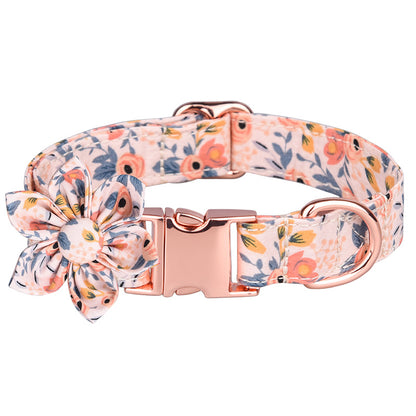 Collar para mascota con estampado de flores, patrón personalizado con pajarita 