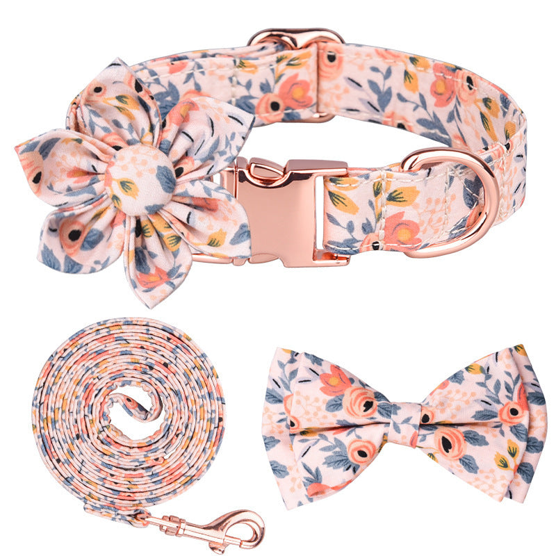 Collar para mascota con estampado de flores, patrón personalizado con pajarita 
