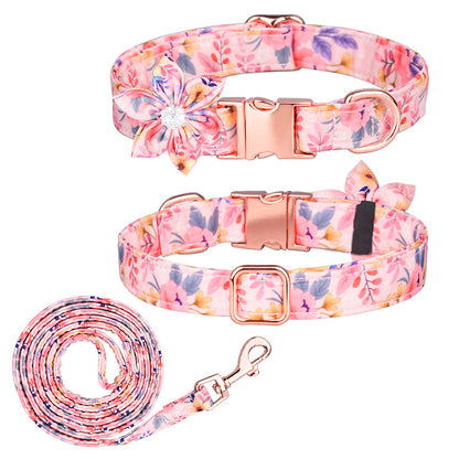 Collar para mascota con estampado de flores, patrón personalizado con pajarita 