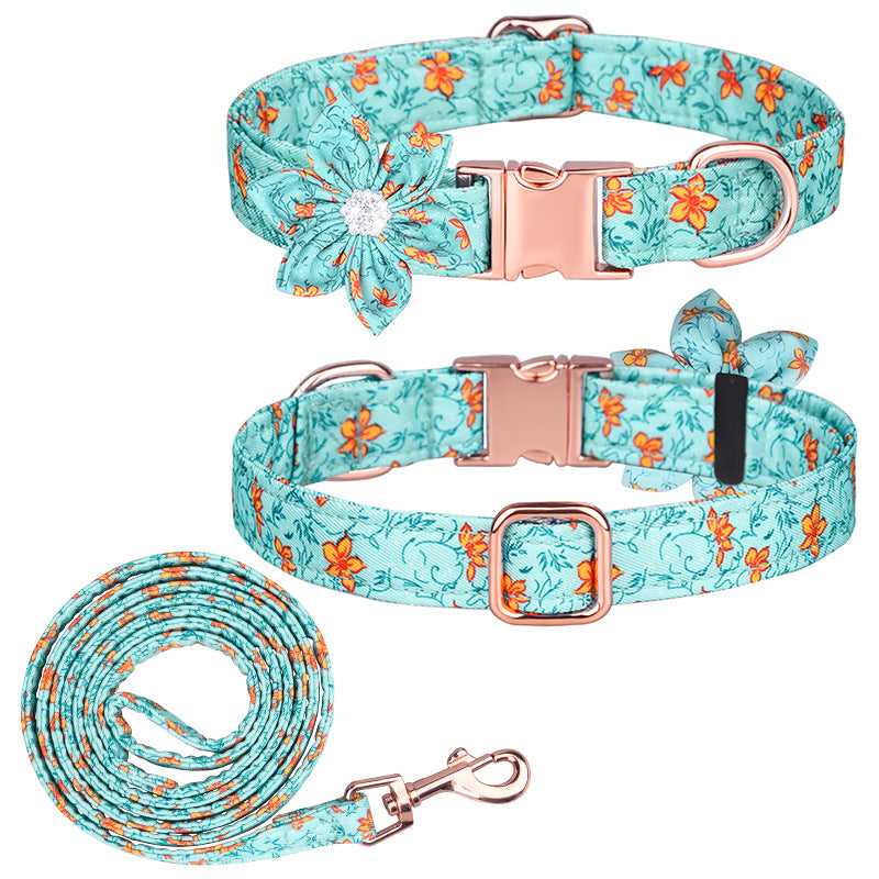 Collar para mascota con estampado de flores, patrón personalizado con pajarita 